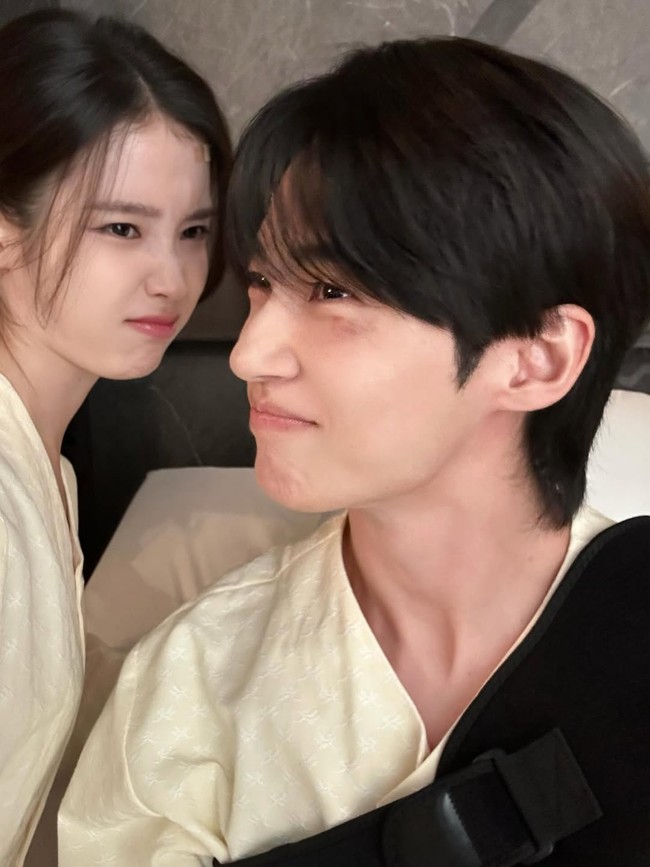 Drama Korea Perfect Crown menyisakan dua episode. Banyak fans yang belum siap berpisah dengan pasutri Pangeran Ian dan Hui Ju alias Byeon Woo Seok dan IU. Foto: dok. Instagram @dlwlrma
