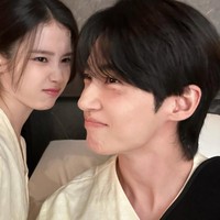 Drama Korea Perfect Crown menyisakan dua episode. Banyak fans yang belum siap berpisah dengan pasutri Pangeran Ian dan Hui Ju alias Byeon Woo Seok dan IU. Foto: dok. Instagram @dlwlrma
