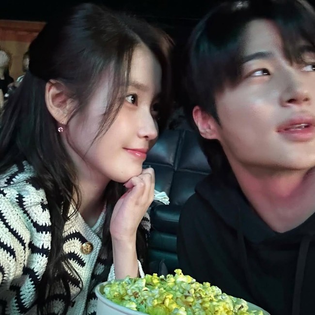Foto IU & Byeon Woo Seok di Perfect Crown, Bikin Baper Bak Real Couple