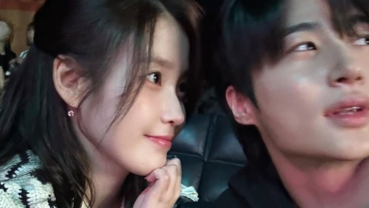 Foto IU & Byeon Woo Seok di Perfect Crown, Bikin Baper Bak Real Couple
