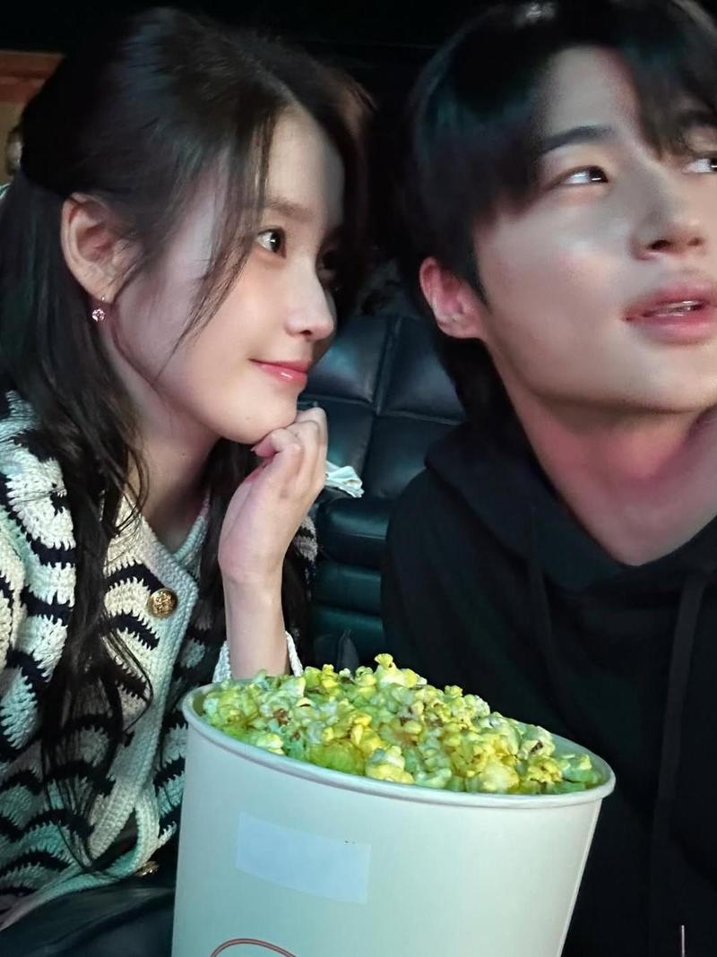Foto IU & Byeon Woo Seok di Perfect Crown, Bikin Baper Bak Real Couple