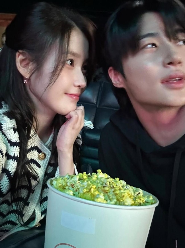 Foto IU & Byeon Woo Seok di Perfect Crown, Bikin Baper Bak Real Couple