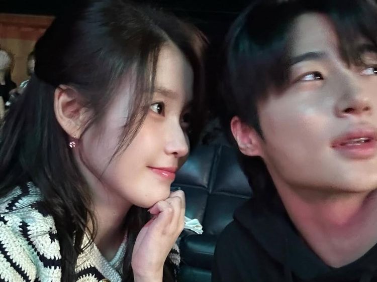 Foto IU & Byeon Woo Seok di Perfect Crown, Bikin Baper Bak Real Couple