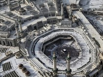 Di Balik Bersihnya Masjidil Haram, Ada 3.500 Petugas yang Bekerja 24 Jam