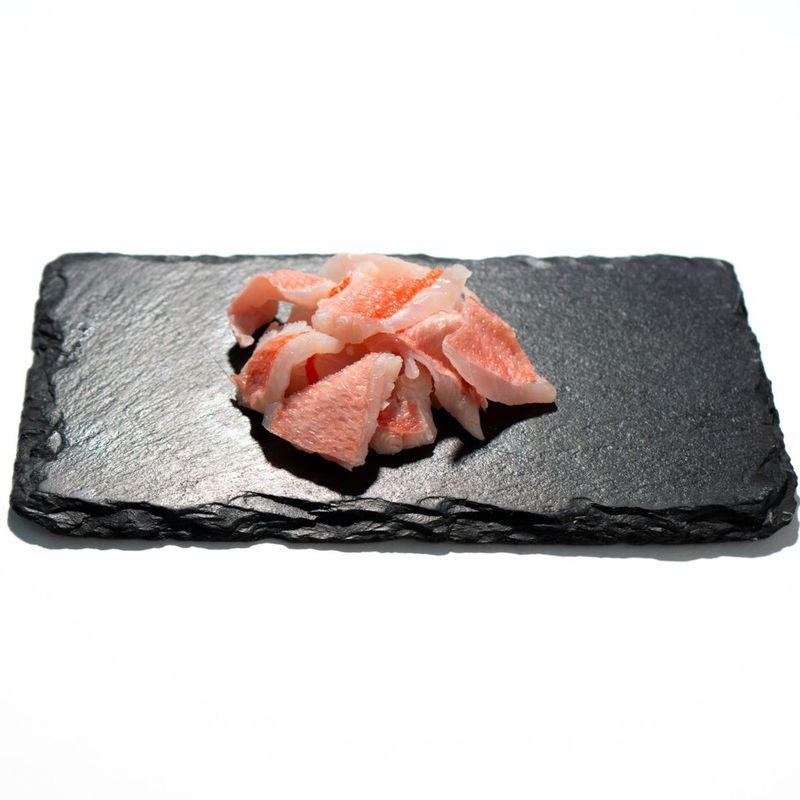 Jijik! Pelanggan Ini Temukan Cacing Hidup di Menu Sashimi