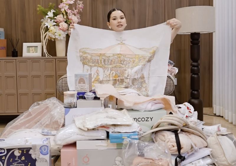Kain Bedong Bayi Alyssa Daguise dan Al Ghazali