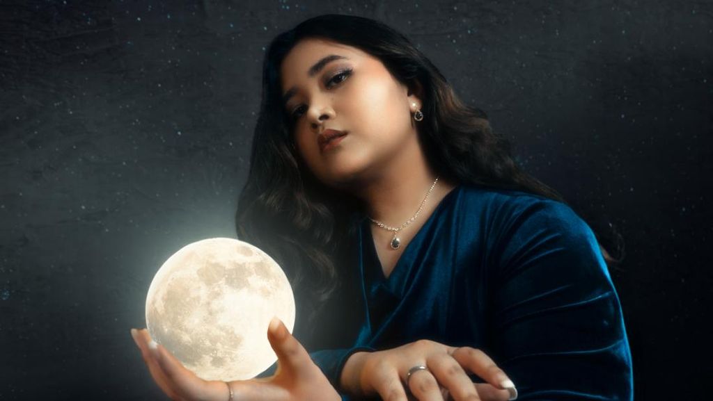 Surat Cinta Kamila Batavia Untuk Mendiang Ibu Lewat Tayomi