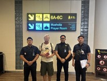 Tinggal Ilegal di Pantai Lakey Dompu, Pria Rusia Dideportasi
