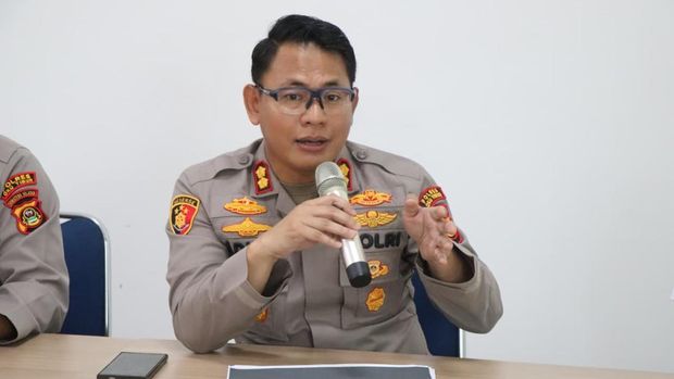Kapolres OKU Timur AKBP Adik Listiyono, memimpin langsung pengecekan persiapan personel penanggulangan kebakaran di sektor perkebunan strategis Kabupaten Ogan Komering Ulu Timur