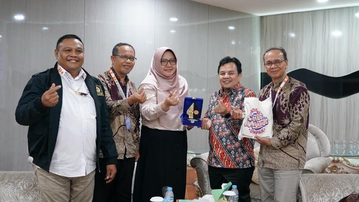 Ketua DPRD Kota Bogor, Dr. Adityawarman Adil, menerima kunjungan jajaran pimpinan Sekolah Vokasi Universitas Pakuan (Unpak) di Gedung DPRD Kota Bogor.