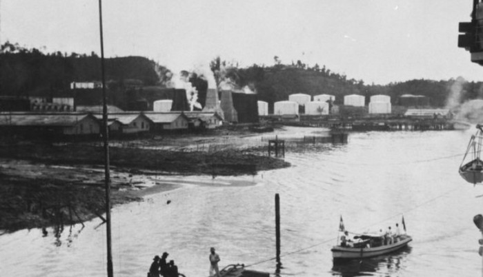 Kilang Baatafsche Petroleum Maatschappij (BPM) di Pangkalan Brandan, 1920 (Foto: kitlv.nl)