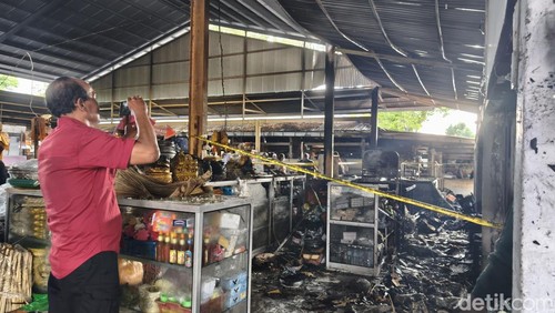 Kondisi beberapa kios yang hangus terbakar di Pasah Pemecutan di Jalan Gunung Batur, Denpasar, Bali, Rabu (13/5/2026).