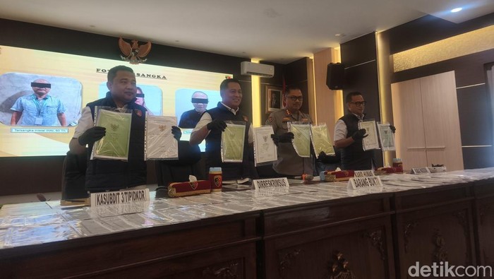Konferensi pers pengungkapan kasus Korupsi Kredit BPR Bank Purworejo di Mako Dit Reskrimsus Polda Jateng, Banyumanik, Kota Semarang, Rabu (13/5/2026).