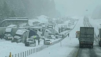 Kecelakaan dan Kemacetan di Jalan Tol I-84 Dekat Pendleton, Oregon Foto: Boredpanda