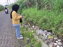 Geger Temuan Limbah Jarum Suntik di Parit Kedungkandang Kota Malang