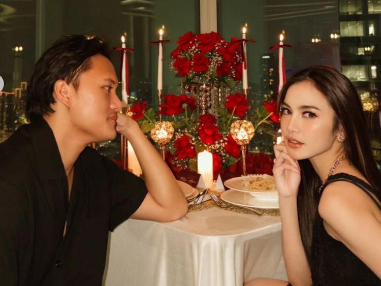 Foto Romantis Ultah Pernikahan Mahalini-Rizky Febian, Serasi Berbusana Hitam