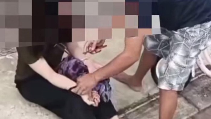 Mahasiswi di Makassar disekap 3 hari dan diperkosa di sebuah kontrakan usai tergiur lowongan pekerjaan.