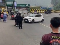 Video Viral Mobil LCGC Panik Kabur dari Kejaran Matel di Puncak