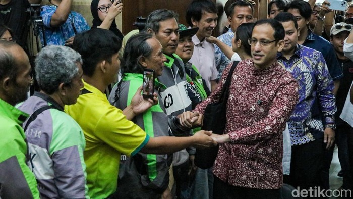 Nadiem menilai tuntutan 18 tahun penjara ditambah subsider pembayaran uang pengganti berupa pidana penjara selama 9 tahun merupakan rekor.