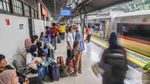 Pasar Pasar Senen Padat Penumpang Jelang Libur Panjang
