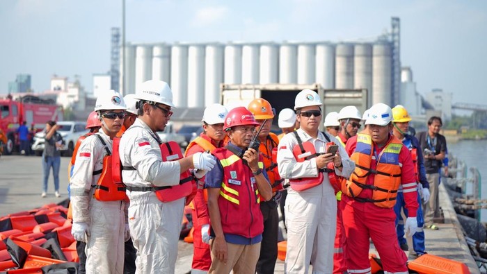 Pelabuhan Tanjung Priok Gelar Simulasi Penanganan Minyak Tumpah