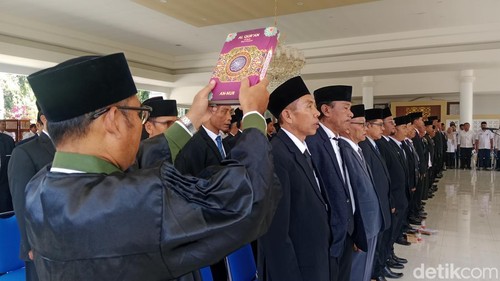 Pelantikan 87 pejabat sementara (Pjs) kepala desa di Lombok Timur, NTB, Rabu (13/5/2026). (Foto: Sanusi Ardi W/detikBali)