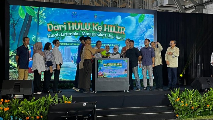 Peluncuran program Kenali Lingkungan Bareng Anak Muda atau Kelana oleh Menteri Lingkungan Hidup (LH) Mohammad Jumhur Hidayat di Pos Bloc, Jakarta Pusat, Rabu (13/5/2026).