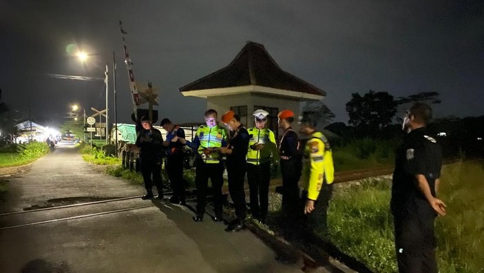 Pemotor tewas tertabrak KA Sangkuriang di Desa Bedadung, Kecamatan Pakusari, Jember