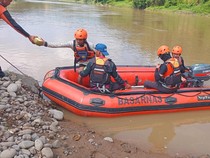 Pria Pencari Kelapa Hilang Terbawa Arus Sungai Ciwulan Tasikmalaya