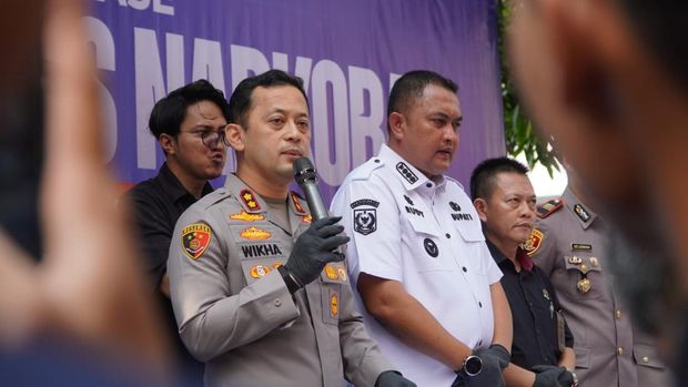 Polres Bogor menangkap pegawai kecamatan berinisial AW karena penyalahgunaan narkoba. AW sudah menggunakan sabu sejak 2024 dan kini menjalani rehabilitasi. (dok Istimewa)
