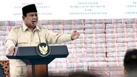 Prabowo Sentil PNM Beri Bunga Kredit 24%