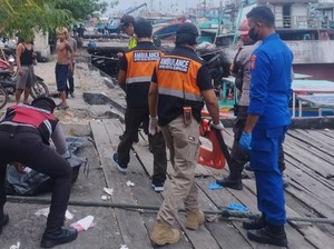 Mayat Pria Tanpa Identitas Mengambang di Celah Kapal Pelabuhan Benoa