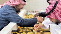 Pabrik kiswah yang berproduksi sekitar 100 tahun tersebut juga memproduksi penutup makam Nabi Muhammad SAW di Madinah. Foto: ANTARA FOTO/Citro Atmoko