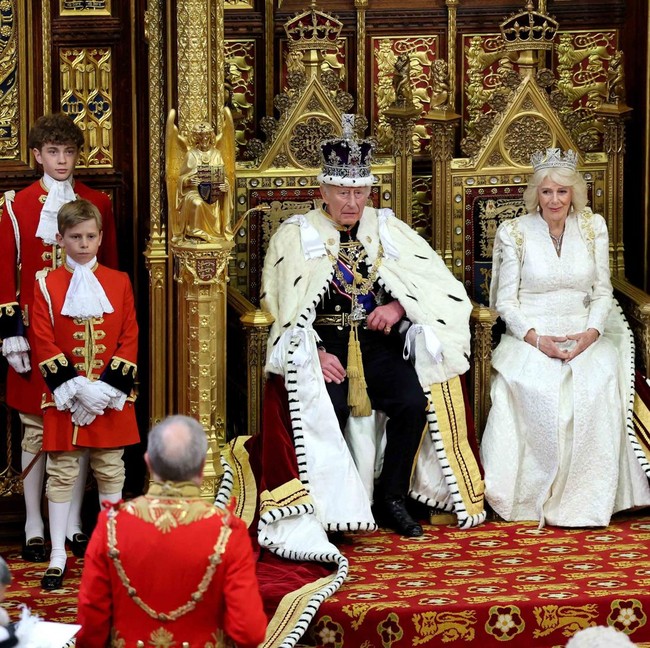 Raja Charles III dan Ratu Camilla Hadiri Pembukaan Parlemen Inggris