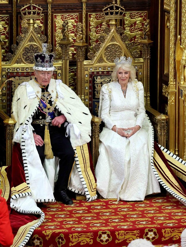 Raja Charles III dan Ratu Camilla Hadiri Pembukaan Parlemen Inggris