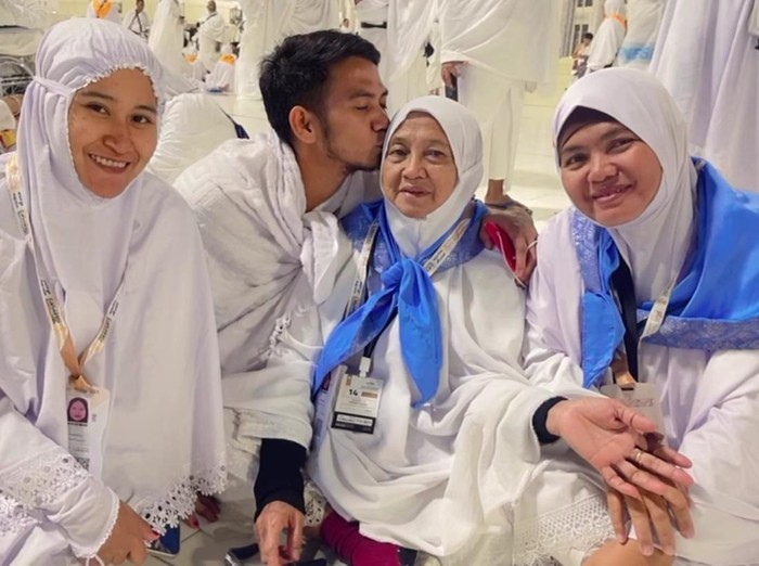 Rizki DA menunaikan ibadah haji.