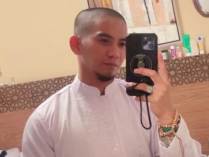 Rizki DA menunaikan ibadah haji.