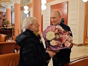 Putin Setir Mobil Sendiri Jemput Guru Sekolahnya