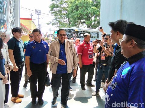 Presiden ke-6 RI, Susilo Bambang Yudhoyono (SBY), saat tiba di venue SBY Cup 2026, GOR Samapta, Kota Magelang, Rabu (13/5/2026).