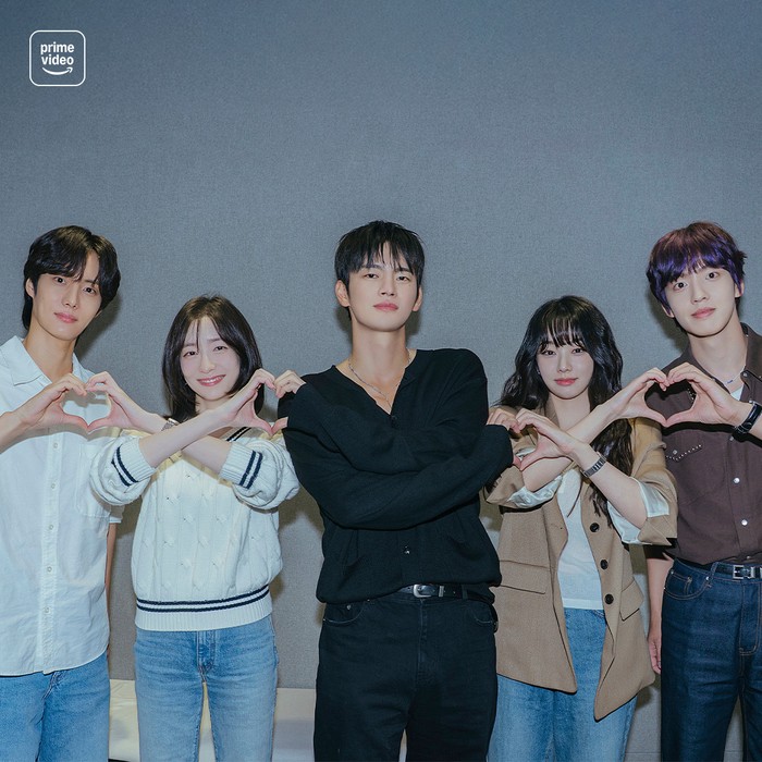 Pemain drama Korea See You At Work Tomorrow! di sesi reading naskah perdana.