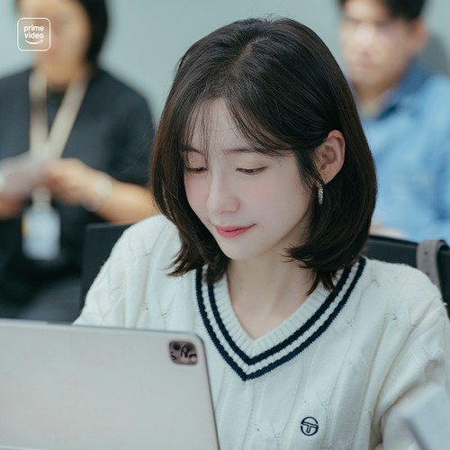 Pemain drama Korea See You At Work Tomorrow! di sesi reading naskah perdana.