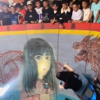 Viral Aksi Wanita Penakluk Tong Setan di Sumut, Lawan Gravitasi Demi Nafkah