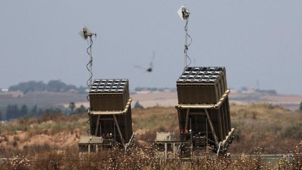 This picture shows batteries of Israel's Iron Dome air defence system in the southern city of Sderot on May 11, 2023, as Israel's army and Gaza militants traded heavy cross-border fire. Israel and Gaza militants traded more heavy fire, the third day of the worst escalation of violence in months that has killed 25 people in the blockaded Palestinian enclave. (Photo by JACK GUEZ / AFP)
