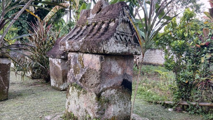 Situs Waruga di Sulawesi Utara