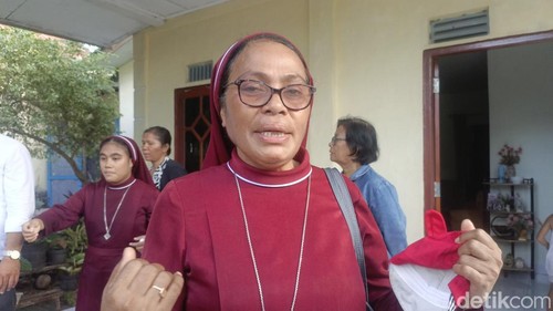 Suster penanggungjawab Panti Asuhan Guardian Holy Angel Kupang, Marisa Da Costa, saat diwawancarai usai kebakaran, Rabu (13/5/2026).