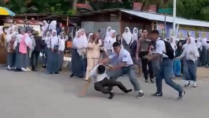 Tangkapan layar siswa dikeroyok siswa di Polman.