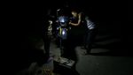 Krisis Listrik Paksa Warga Bertahan dalam Gelap