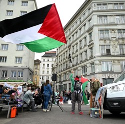 Warga Wina Protes Israel Ikut Festival Musik Eropa