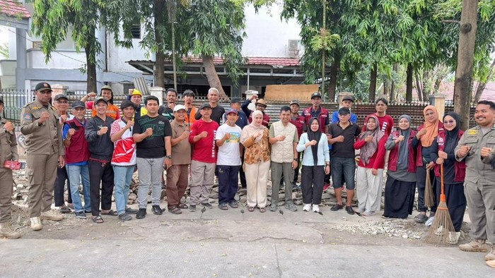 Camat Panakkukang Makassar, Syaril bersama pengurus PGIW dan warga kerja baki memperingati Hari Kenaikan Isa Almasih.