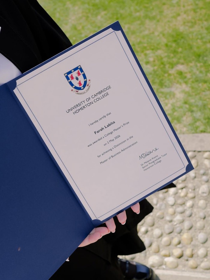 Ferdy Hasan hadiri wisuda putrinya di University of Cambridge.